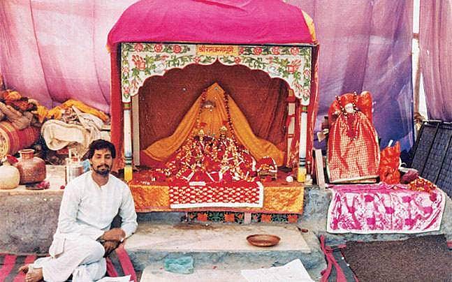 பாலீதீன் தடையால் அயோத்தி ராமர் கோவிலில் பிரசாதம் வழங்கல் நிறுத்தம்!