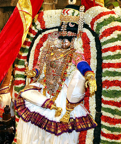 மோகினி அவதாரத்தில் மலையப்ப சுவாமி