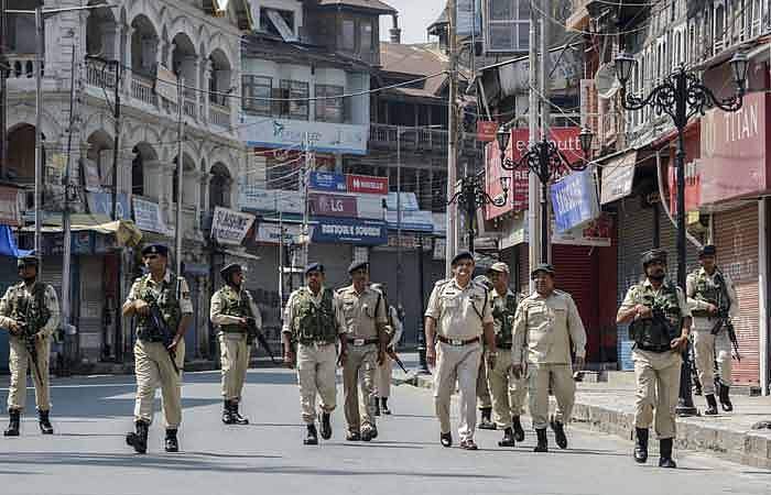 காஷ்மீரில் 72 நாட்களுக்கு பிறகு வழங்கப்பட்ட எஸ்.எம்.எஸ் சேவை மீண்டும் நிறுத்தம்!