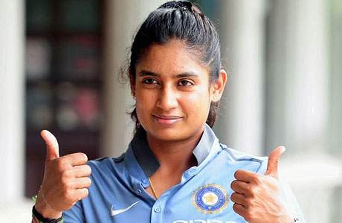 இருபது வருடங்களாக சர்வதேச கிரிக்கெட்: இந்திய வீராங்கனையின் அட்டகாச சாதனை!