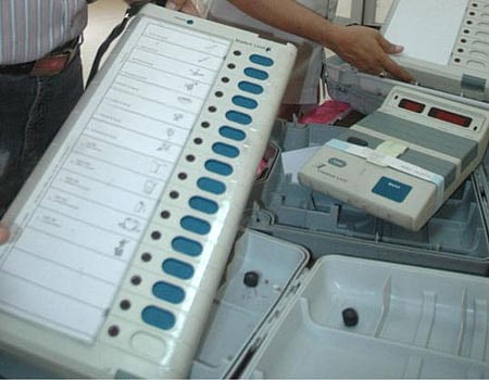 ஜார்க்கண்ட் விநோதம்: தந்தை, தாயைத் தொடர்ந்து எம்எல்ஏ ஆன மகள்