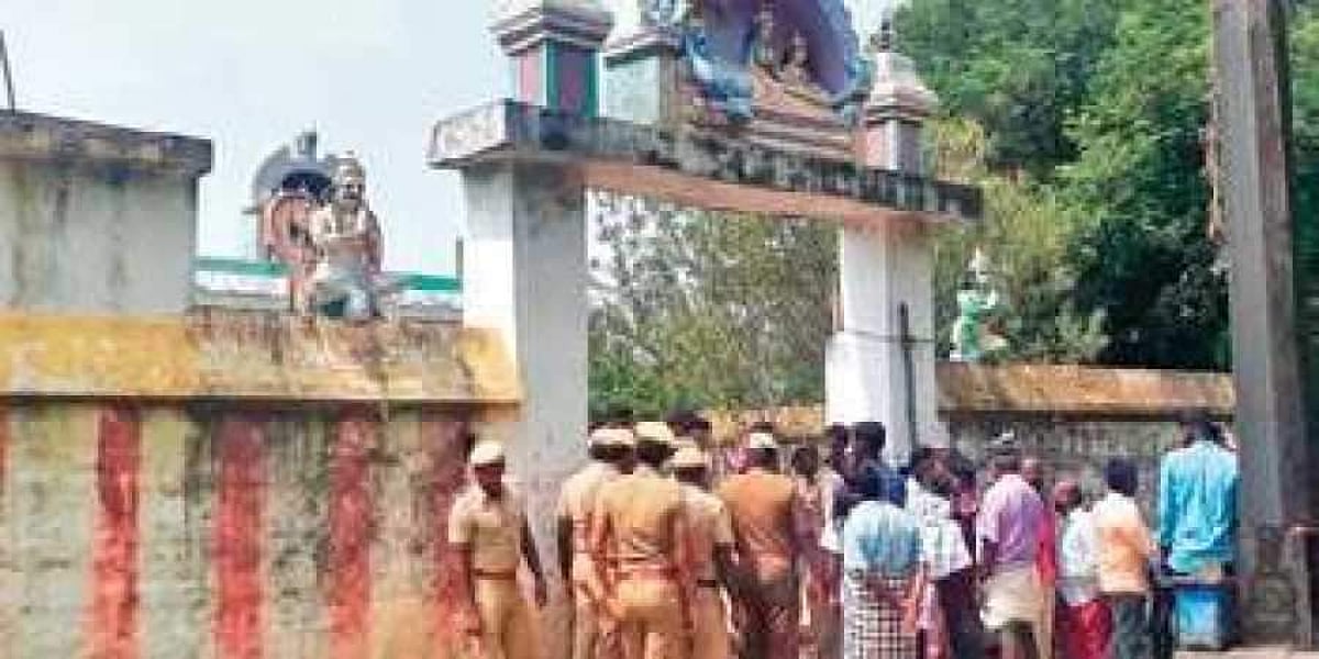 தலித் திருமணத்துக்கு எதிர்ப்பு தெரிவித்து செந்துறை அருகே உயர் சாதி ஹிந்துக்கள் கோயிலுக்கு பூட்டு