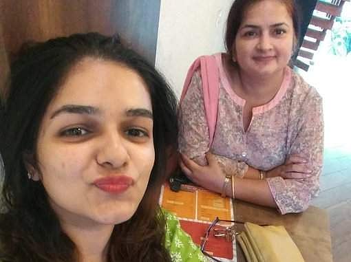 நல்ல மாப்பிள்ளையாகப் பார்த்து என் அம்மாவுக்குத் திருமணம் செய்து வைப்பேன்! இளம் பெண் சபதம்!