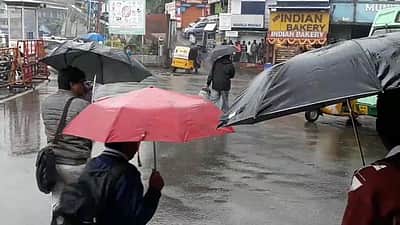 சட்டென மாறிய வானிலை.. தஞ்சை, பட்டுக்கோட்டையில் பலத்த மழை!
