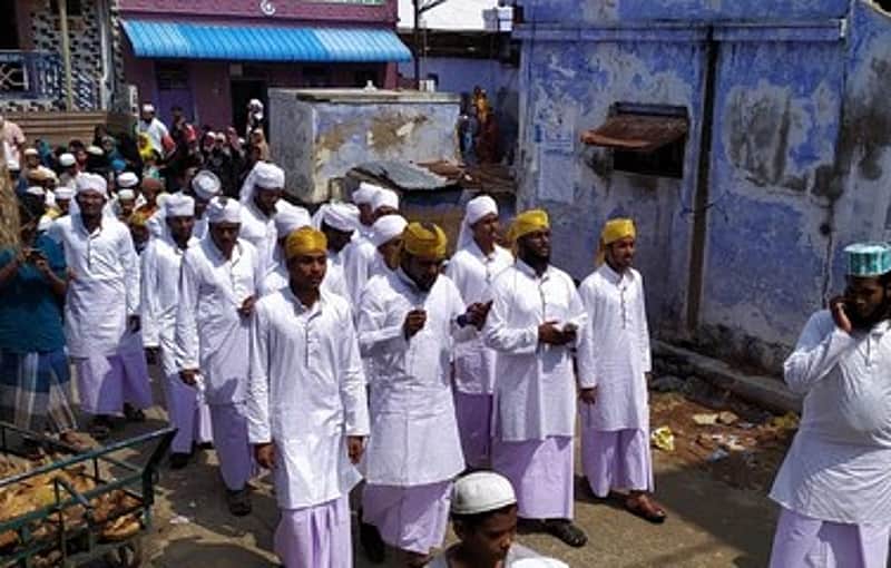 வத்திராயிருப்பு அருகே கூமாபட்டியில் ஞாயிற்றுக்கிழமை நடைபெற்ற மிலாது நபி விழா ஊா்வலம்.