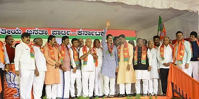 கர்நாடகாவில் தகுதி நீக்கம் செய்யப்பட்ட 17 எம்எல்ஏக்களில் 16 பேர் பாஜகவில் இணைந்தனர்