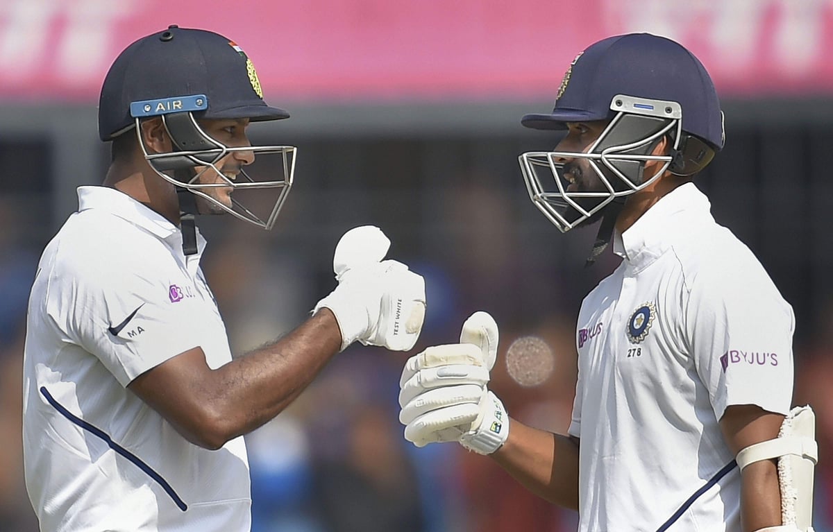 150 ரன்களைக் கடந்த மயங்க் அகர்வால்; முதல் இன்னிங்ஸில் 300 ரன்களைக் கடந்த இந்திய அணி!