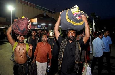 ஆந்திராவில் இருந்து சபரிமலைக்கு வந்த 6 இளம்பெண்கள் பம்பையில் தடுத்து நிறுத்தம்