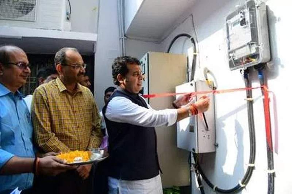 மற்ற அமைச்சர்களுக்கு முன்மாதிரியான உ.பி மின்துறை அமைச்சர்!