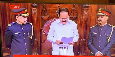 குளிர்காலக் கூட்டத் தொடரில் பங்கேற்க மாநிலங்களவைக்கு வந்த உறுப்பினர்களுக்கு ஆச்சரியம்.. 