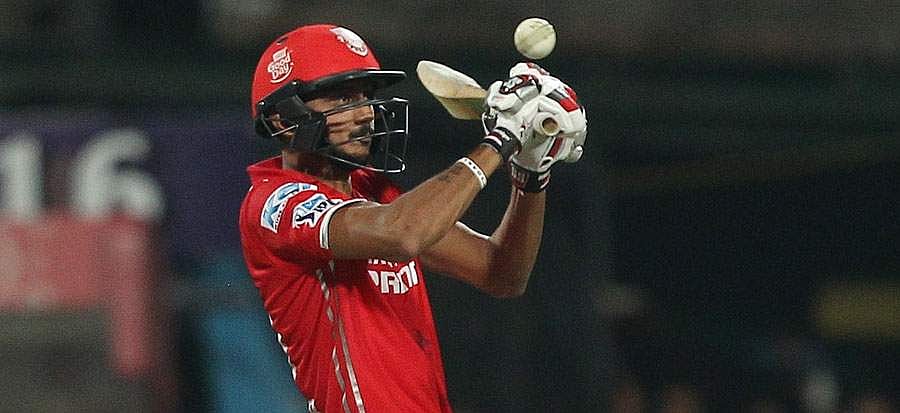 தியோதர் கோப்பை: அதிரடியாக விளையாடி 98 ரன்கள் எடுத்த அக்‌ஷர் படேல்