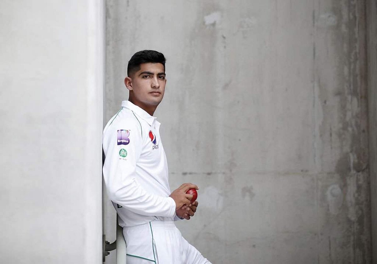 தாயை இழந்த 10 நாள்களில் ஆஸ்திரேலியாவுக்கு எதிரான டெஸ்டில் களமிறங்கியுள்ள 16 வயது பாகிஸ்தான் வேகப்பந்துவீச்சாளர்!