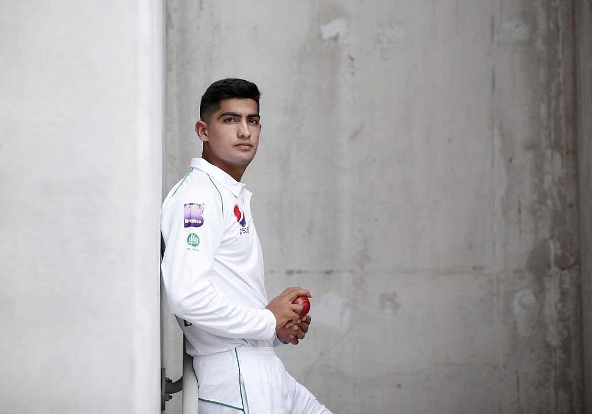 தாயை இழந்த 10 நாள்களில் ஆஸ்திரேலியாவுக்கு எதிரான டெஸ்டில் களமிறங்கியுள்ள 16 வயது பாகிஸ்தான் வேகப்பந்துவீச்சாளர்!