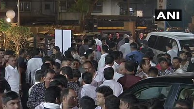 சரத் பவார் தலைமையிலான என்சிபி எம்எல்ஏ-க்கள் கூட்டத்துக்கு அஜித் பவார் வருகை?