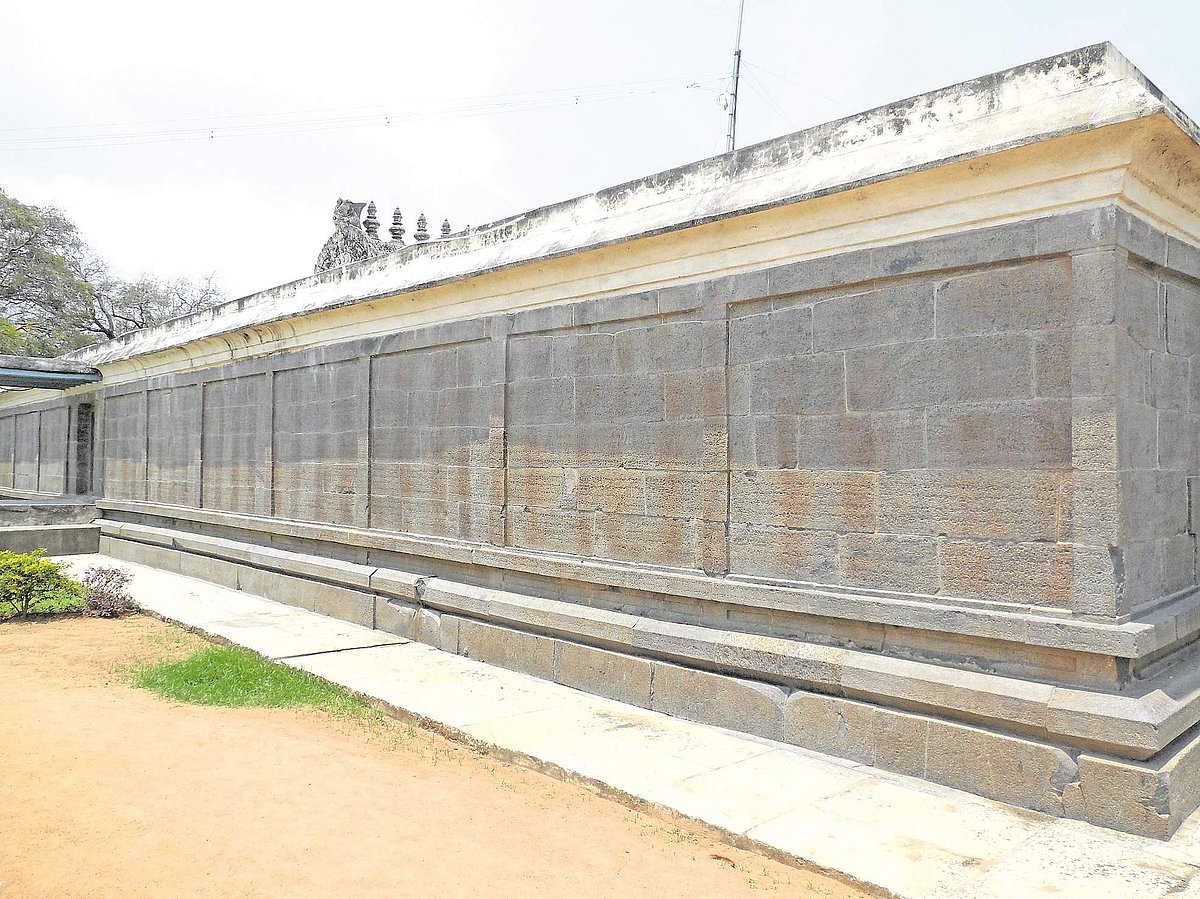 வரலாறு காட்டும்