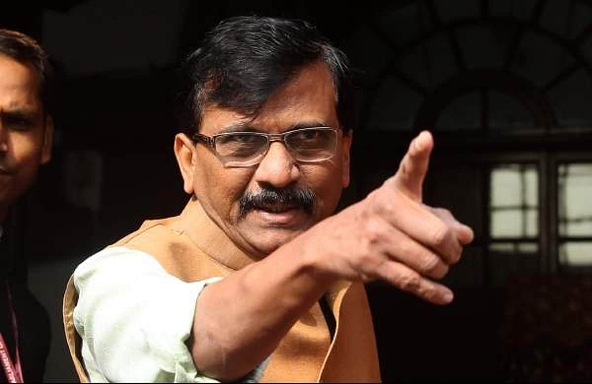 குடியுரிமை மசோதாவில் இலங்கை தமிழ் அகதிகளை மட்டும் விலக்கி வைத்திருப்பது ஏன்? - சஞ்சய் ராவத் கேள்வி