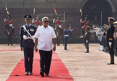 முப்படைகள் அணிவகுப்புடன் கோத்தபாயவுக்கு சிவப்பு கம்பள வரவேற்பு