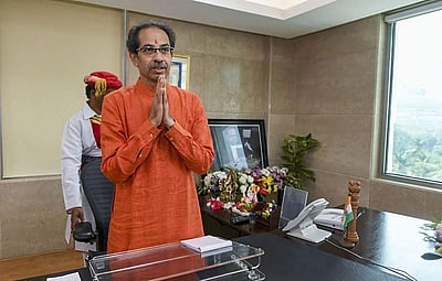 முதல்வராக உத்தவ் தாக்கரே முறைப்படி பொறுப்பேற்பு