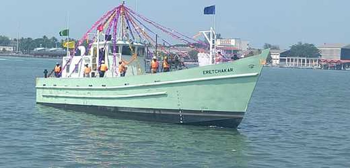 ஆழ்கடல் மீன்பிடிப்பில் ஆா்வம் காட்டாத 4 மாவட்ட மீனவா்கள்!