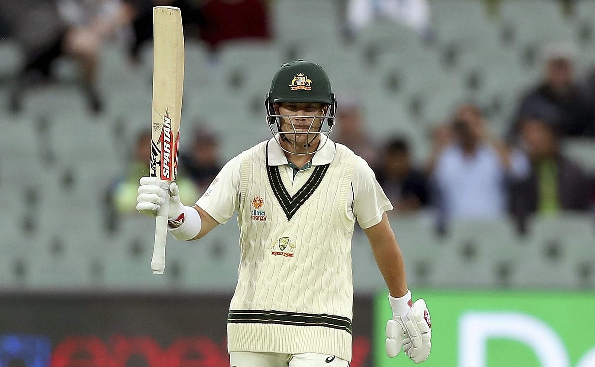 பகலிரவு டெஸ்ட்: பாகிஸ்தானுக்கு எதிராக முச்சதம் அடித்தார் ஆஸியின் டேவிட் வார்னர்!