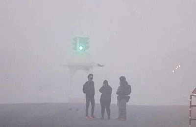 குளிரில் நடுங்கும் தலைநகர் தில்லி