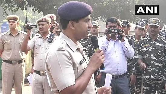 அயோத்தி தீர்ப்பை முன்னிட்டு உச்ச நீதிமன்றத்தில் பாதுகாப்புப் பணிகள் தீவிரம் - புகைப்படங்கள்