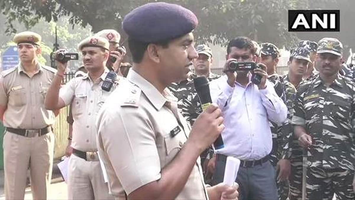 அயோத்தி தீர்ப்பை முன்னிட்டு உச்ச நீதிமன்றத்தில் பாதுகாப்புப் பணிகள் தீவிரம் - புகைப்படங்கள்