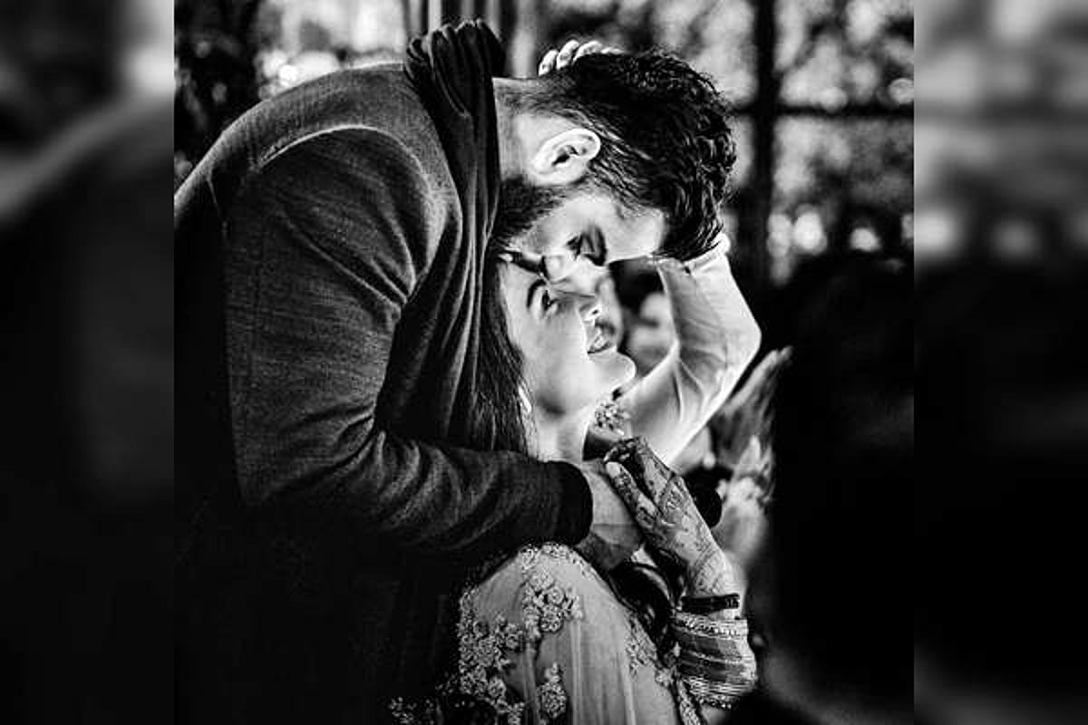 'காதலே நிஜம்'- 2-ஆம் ஆண்டு திருமண நாளில் கசிந்துருகிய விராட் கோலி