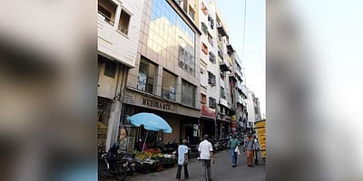 ஐந்தாவது மாடியில் இருந்து விழுந்த எட்டு மாத குழந்தை உயிர் பிழைத்த அதிசயம்!