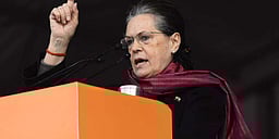 கமேனி கொலை விவகாரம்: நாடாளுமன்றத்தில் விவாதிக்கப்பட வேண்டும்- சோனியா வலியுறுத்தல்