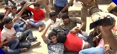 குடியுரிமை சட்டம்: தில்லி மாணவர்களுக்கு ஆதரவாக போராட்டத்தில் குதித்த தமிழக மாணவர்கள்!