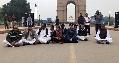 தில்லியில் இந்தியா கேட் முன்பாக பிரியங்கா காந்தி தர்ணா போராட்டம்!