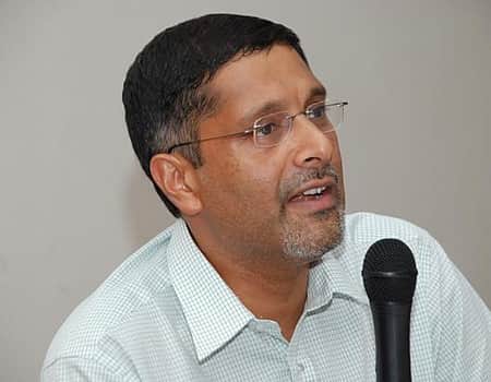 பொருளாதார வீழ்ச்சியில் பங்குச் சந்தை மட்டும் எவ்வாறு உயருகிறது? - அரவிந்த் சுப்பிரமணியன் கேள்வி