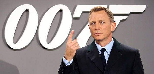 புத்தம் புதிதாக வருகிறார் உங்கள் நேசத்துக்குரிய ஜேம்ஸ் பாண்ட்! நோ டைம் டு டை படத்தின் டீஸர்!