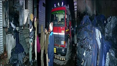 தில்லி கிடங்கில் தீ விபத்து: 9 பேர் உயிரிழப்பு