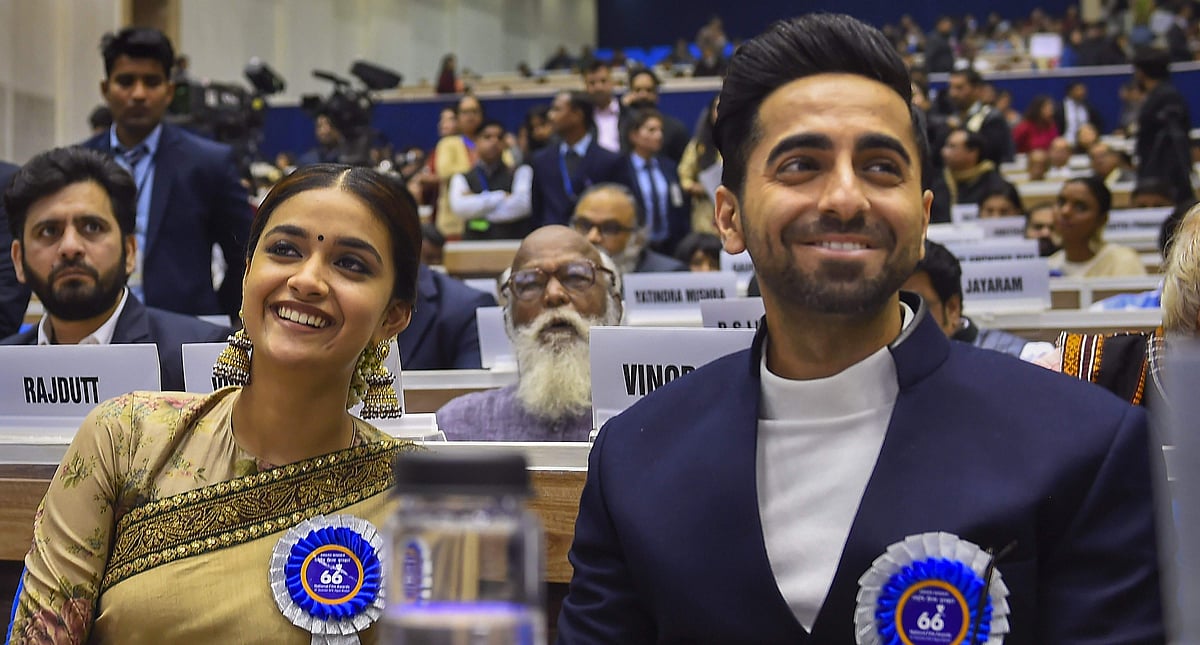 தேசிய திரைப்பட விருதுகளை வழங்கினார் வெங்கய்ய நாயுடு! (படங்கள் & விடியோ)