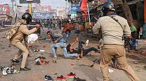 உ.பி.யில் போராட்டத்திற்கு காரணமான 60 கடைகளுக்கு சீல் வைத்த அதிகாரிகள்