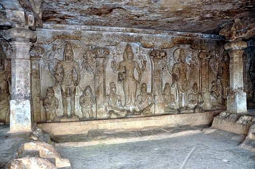 மொழியும் சமயமும் அடையாளங்கள்