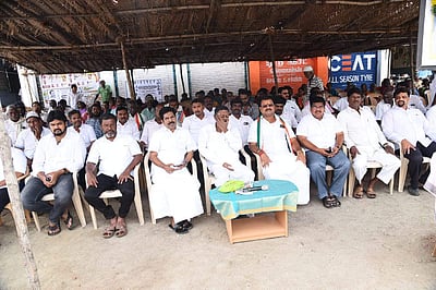 குடியுரிமைத் திருத்தச் சட்டம்: நெல்லையில் காங்கிரஸார் உண்ணாவிரதம்