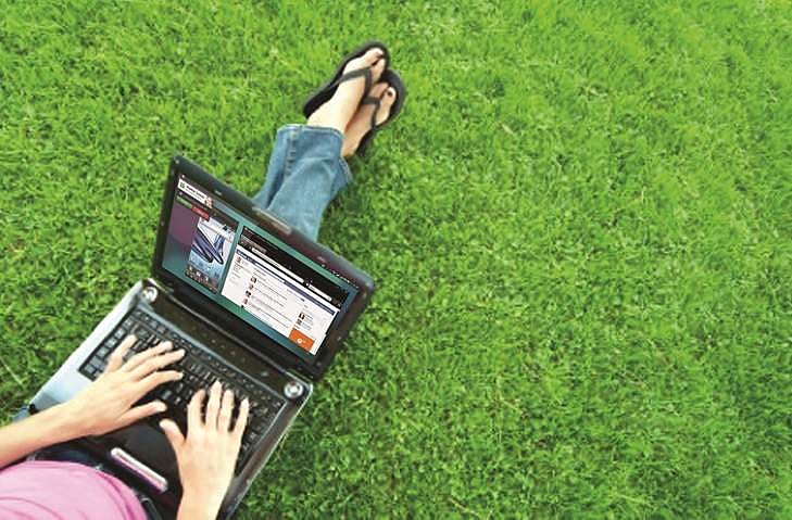 இணைய வெளியினிலே...