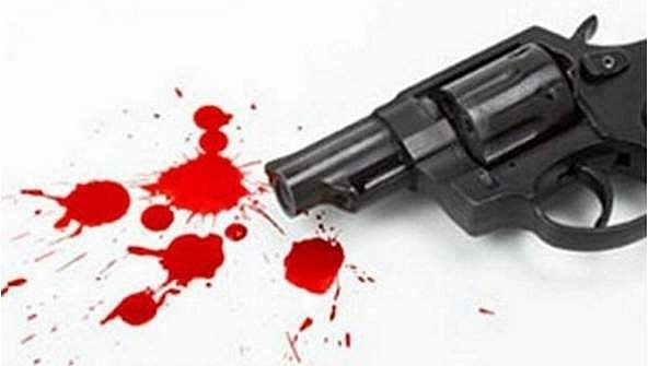 மனைவியைக் கொடூரமாக கொன்றுவிட்டு கணவன் தப்பியோட்டம்