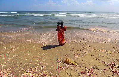 சுனாமி 15-ஆம் ஆண்டு நினைவு தினம் அனுசரிப்பு