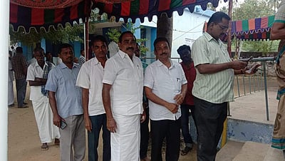 ஈரோட்டில் தாமதமாகத் தொடங்கிய வாக்குப்பதிவு