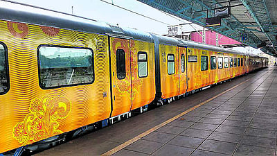 தாமதமாக வந்த தேஜஸ் ரயில்: 630 பயணிகளுக்கு இழப்பீடு