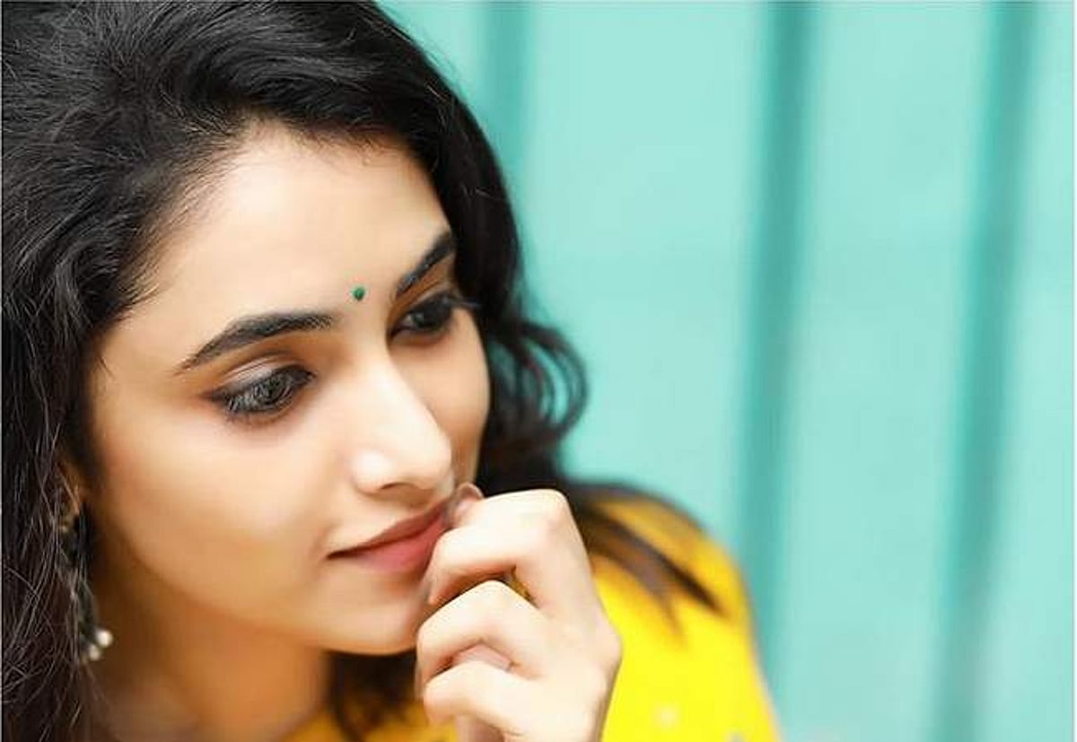 சிவகார்த்திகேயனுக்கு ஜோடியாக தமிழில் அறிமுகமாகும் நடிகை (படங்கள்)