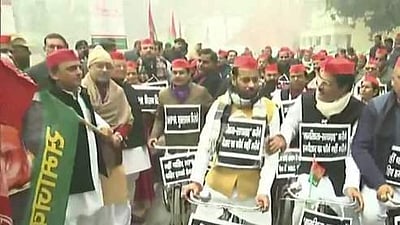 குடியுரிமைத் திருத்த சட்டத்திற்கு எதிராக சமாஜ்வாதி கட்சியினர் சைக்கிள் பேரணி