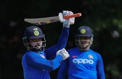 நாளை தொடங்குகிறது மே.இ. தீவுகள் தொடர்: தோனியின் சாதனையை முறியடிக்க காத்திருக்கும் ரிஷப் பந்த்!