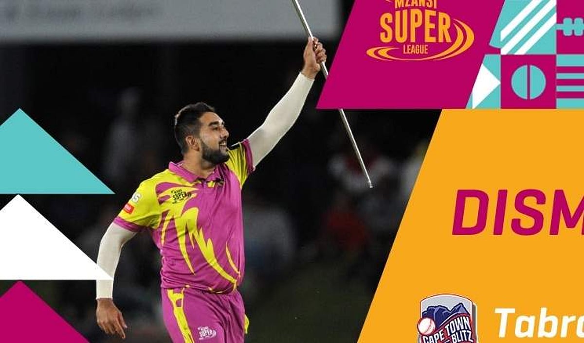 குச்சியாக மாறிய கைக்குட்டை: மைதானத்தில் மேஜிக் செய்து ரசிகர்களை ஆச்சர்யப்படுத்திய தெ.ஆ. வீரர்! (விடியோ)