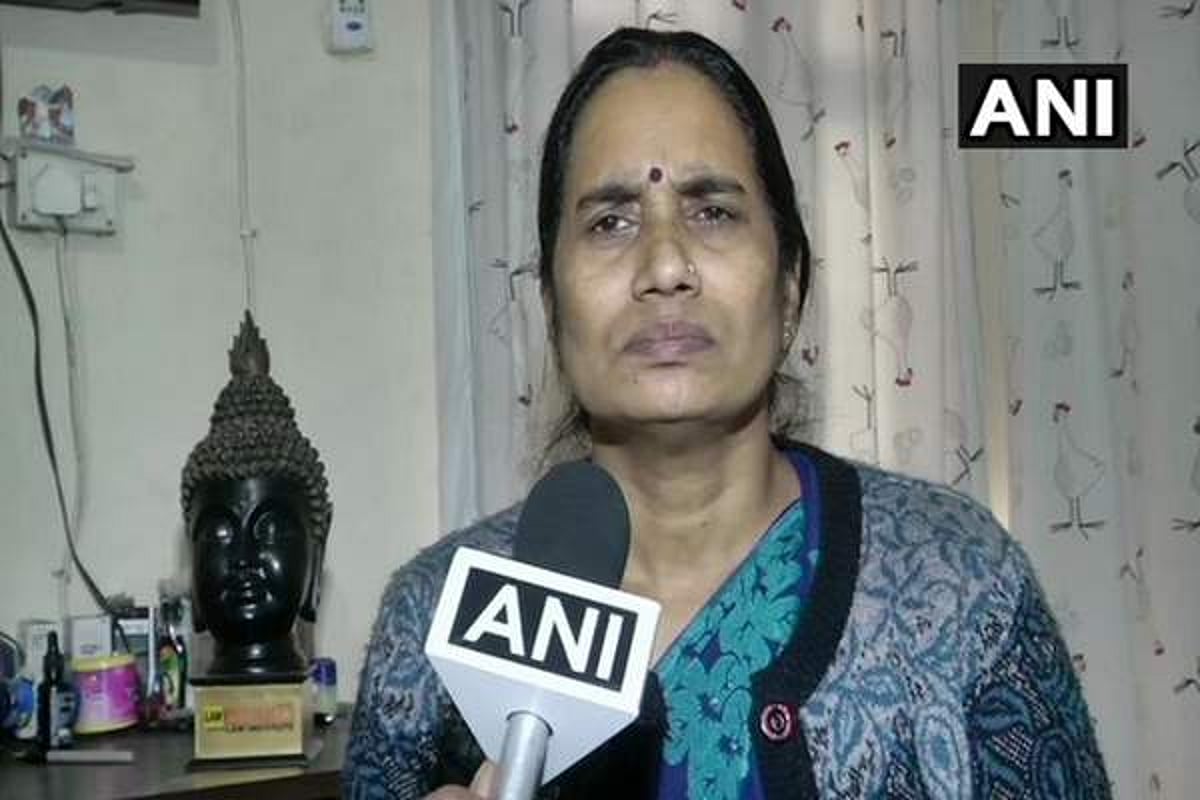 நிர்பயாவின் மரணத்தை வைத்து அரசியல் செய்கிறார்கள்: தாய் ஆஷா தேவி