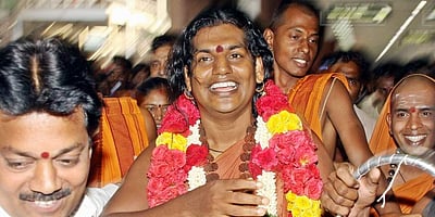 நித்தியானந்தாவுக்கு புளூ கார்னர் நோட்டீஸ்! இதுபோல 8 நிறத்தில் நோட்டீஸ் இருக்கிறது!